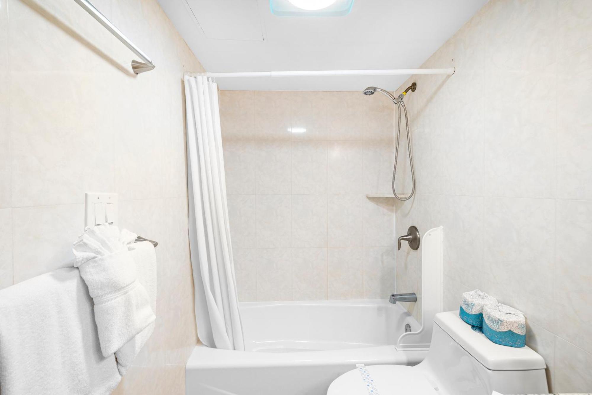 Great Ocean View Condo, Near Beach With Free Parking! Χονολουλού Εξωτερικό φωτογραφία